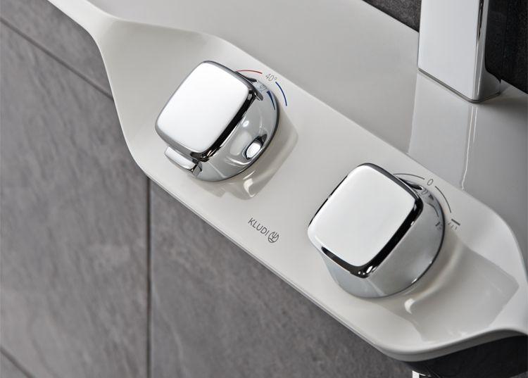 To make the controls as easy and convenient as possible for everyone to use, regardless of their age and abilities, they are designed to fit the hand perfectly, ensuring a secure grip and operation. The 40° rearward tilt significantly improves operation and ease of use