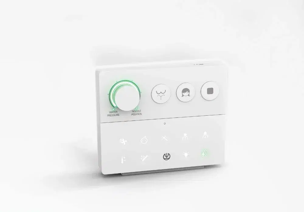 简易遥控操作: 直观设计的遥控器,通过三大功能键即可启动核心清洁程序。更可借由设置旋轮,轻松选定偏好水压与喷嘴位置。